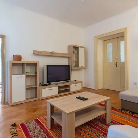 Gostinjska kuća Affordable Near Amphiteatre