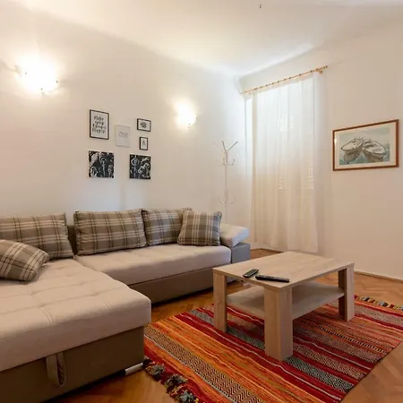 Affordable Near Amphiteatre