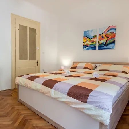 Gostinjska kuća Affordable Near Amphiteatre 3*