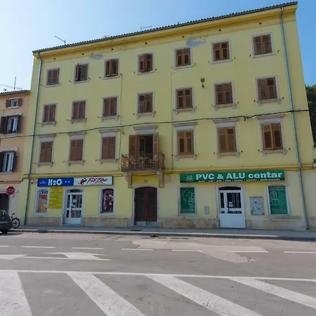 Affordable Near Amphiteatre